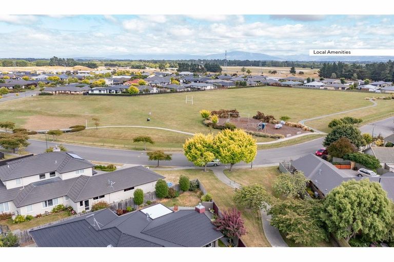 Photo of property in 4 Doncaster Place, Rangiora, 7400