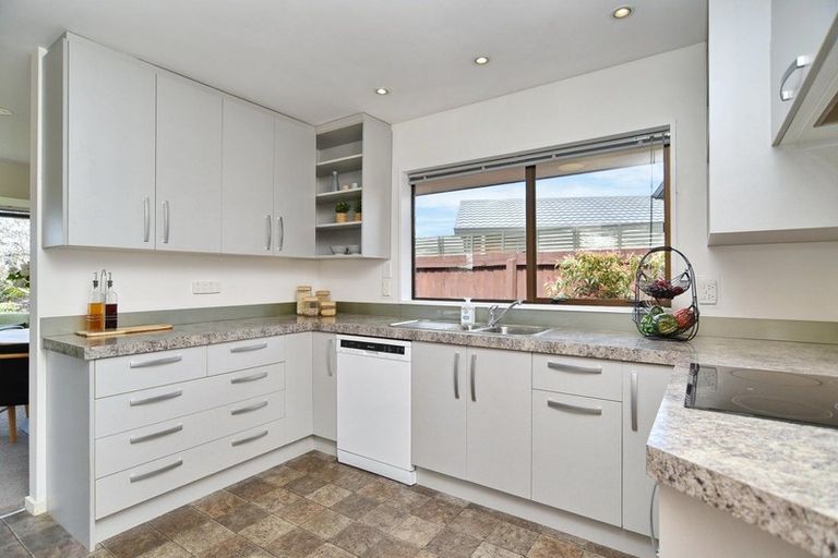 Photo of property in 7 Creese Place, Redwood, Christchurch, 8051