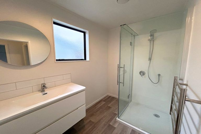 Photo of property in 14 Chablis Place, Henderson, Auckland, 0612