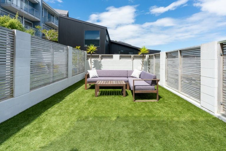 Photo of property in 2/50 Mandalay Terrace, Khandallah, Wellington, 6035