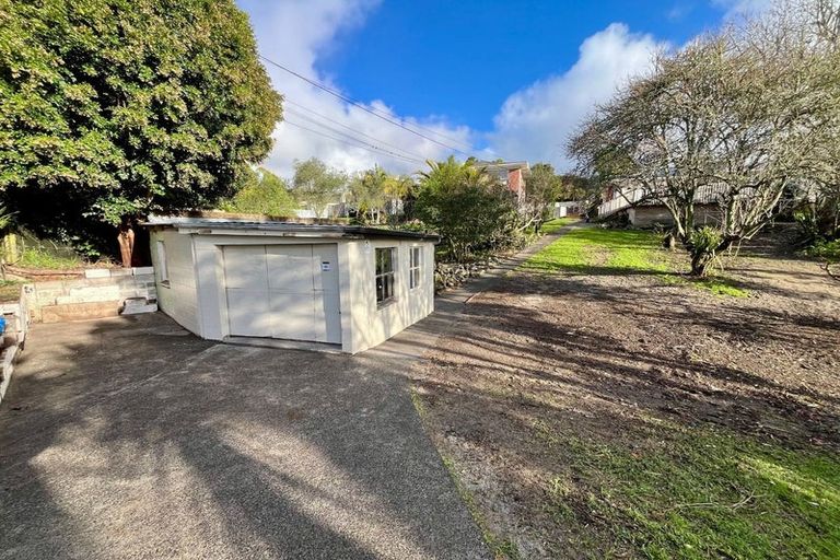 Photo of property in 15 Pine Avenue, Henderson, Auckland, 0612