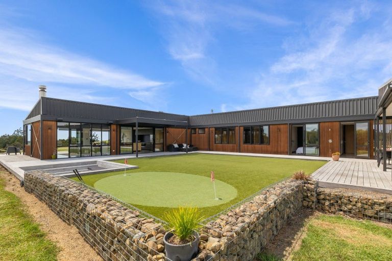 Photo of property in 32 Aroha Road, Te Arai, Wellsford, 0975