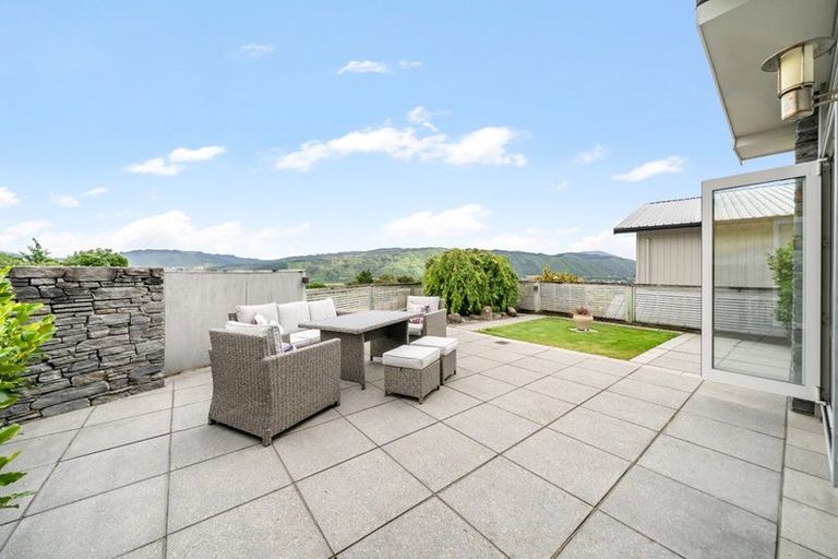 Photo of property in 43 Seymour Grove, Kingsley Heights, Upper Hutt, 5018