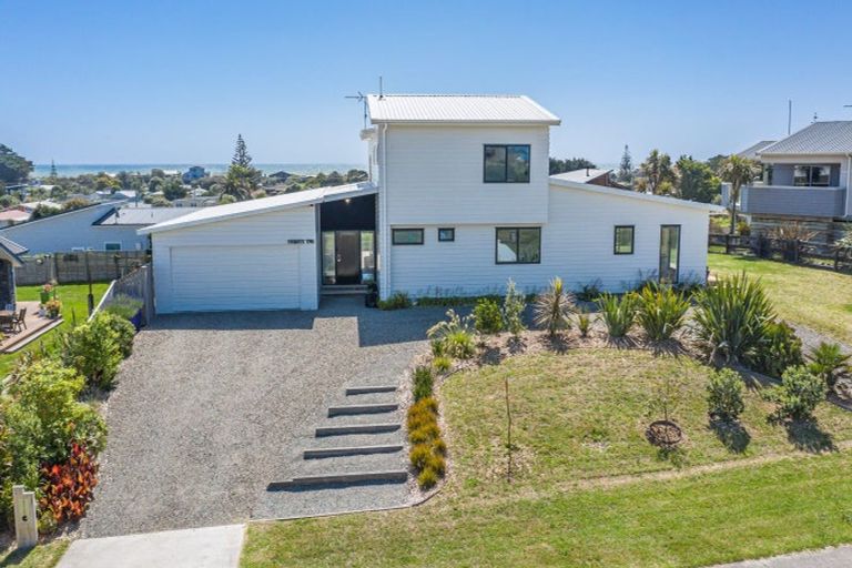 Photo of property in 22 Taonui Street, Waitarere Beach, Levin, 5510