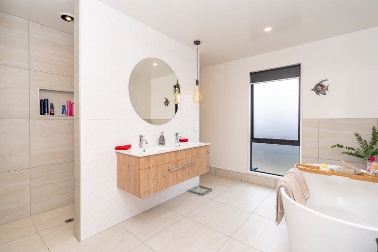 Photo of property in 143 Wingatui Road, Mosgiel, 9024