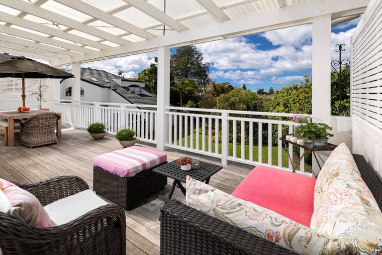 Photo of property in 47 Forrest Hill Road, Milford, Auckland, 0620