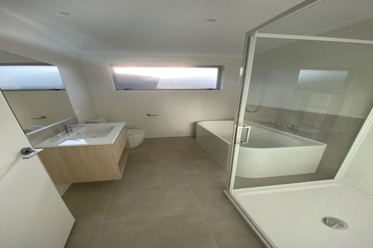 Photo of property in 9 Hammick Crescent, Pyes Pa, 3112