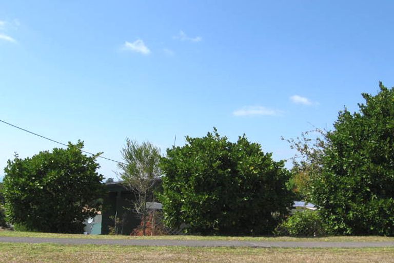 Photo of property in 765 East Coast Road, Northcross, Auckland, 0630