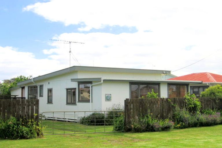 Photo of property in 17 Roretana Drive, Athenree, Katikati, 3177