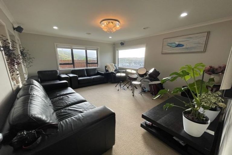 Photo of property in 60 Erlestoke Crescent, Churton Park, Wellington, 6037