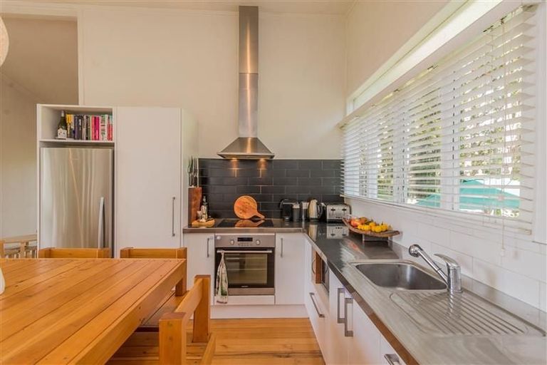 Photo of property in 45 Tane Road, Laingholm, Auckland, 0604