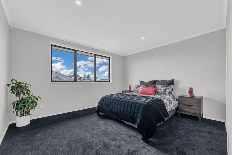 Photo of property in 2 Paapaka Way, Waiuku, 2123