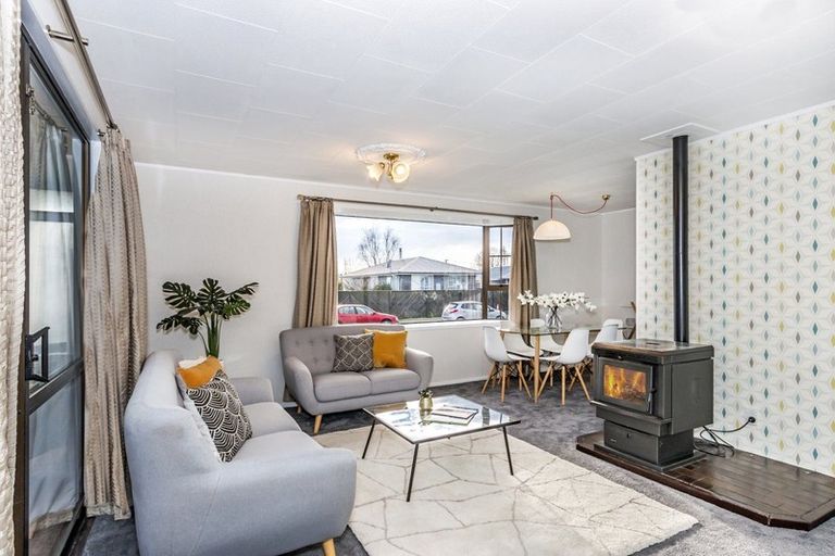 Photo of property in 17 Burnridge Place, Belfast, Christchurch, 8051