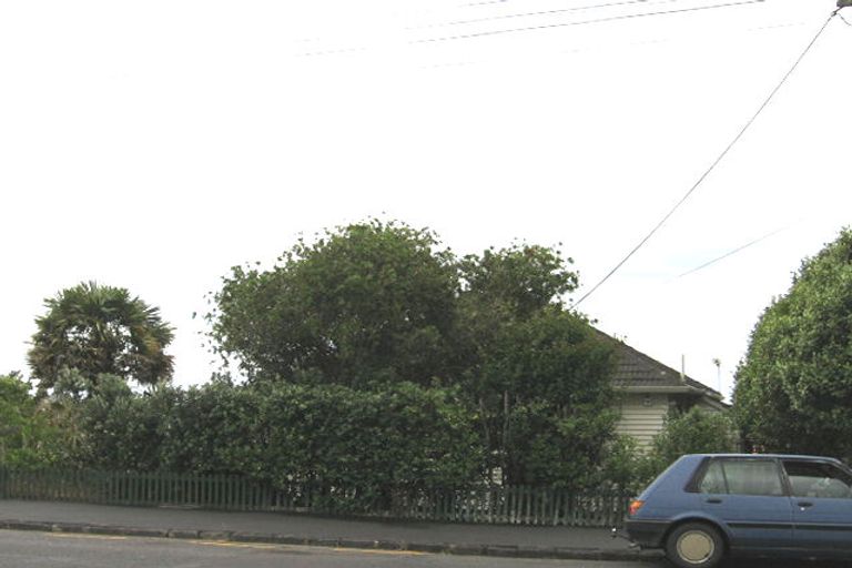 Photo of property in 125 Hinemoa Street, Birkenhead, Auckland, 0626
