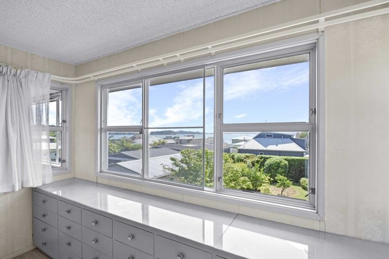 Photo of property in 42 De Luen Avenue, Tindalls Beach, Whangaparaoa, 0930