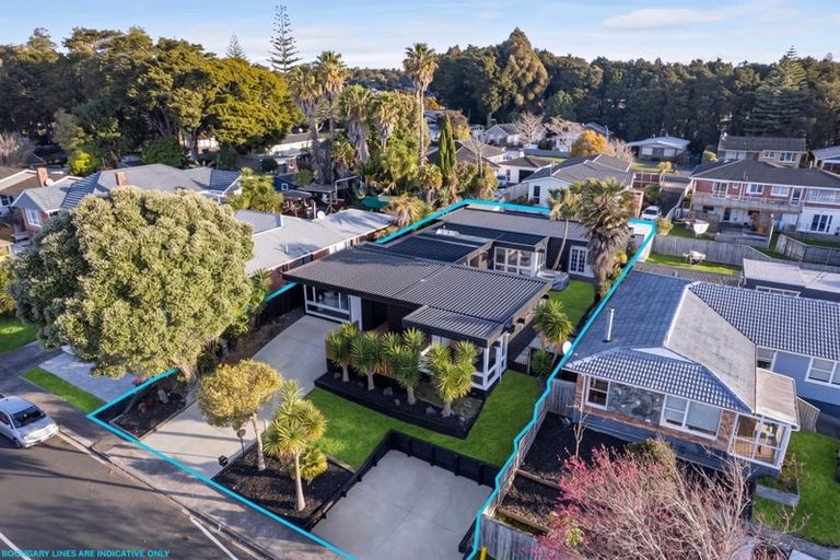 Photo of property in 21 Lawrence Crescent, Hillpark, Auckland, 2102