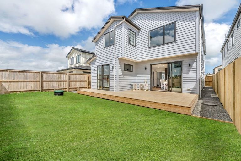 Photo of property in 22 Korowhiti Road, Clarks Beach, 2122