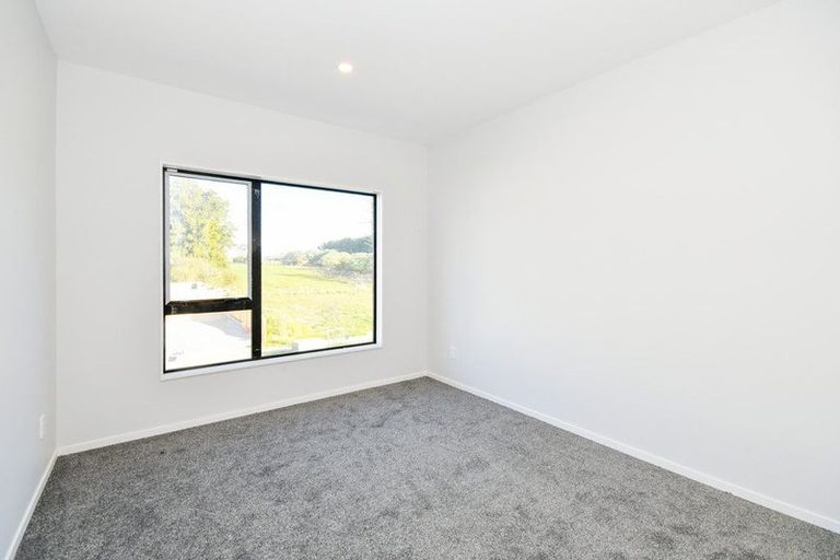 Photo of property in 22 Waimarie Drive, Karaka, 2578