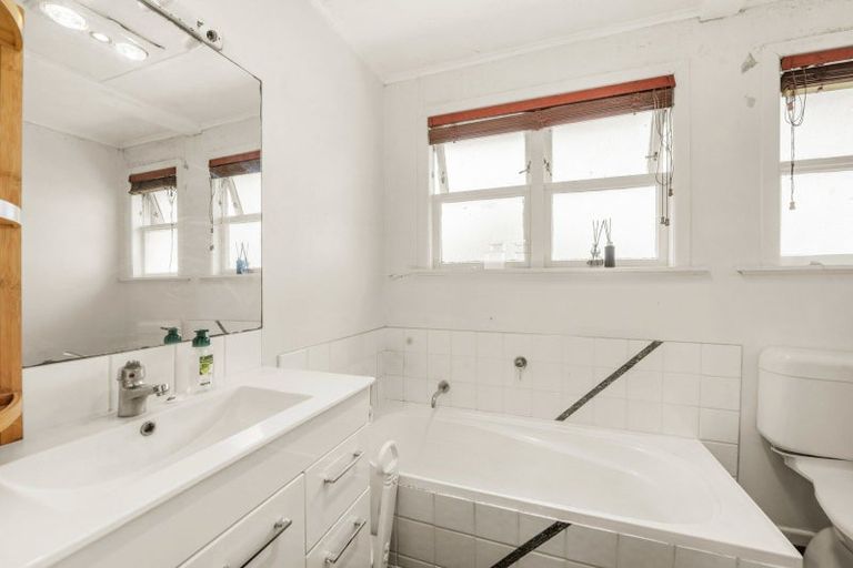 Photo of property in 56 Fairview Road, Western Heights, Rotorua, 3015