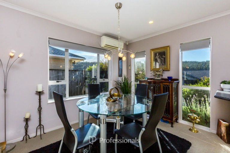 Photo of property in 10 Mcewen Crescent, Riverstone Terraces, Upper Hutt, 5018