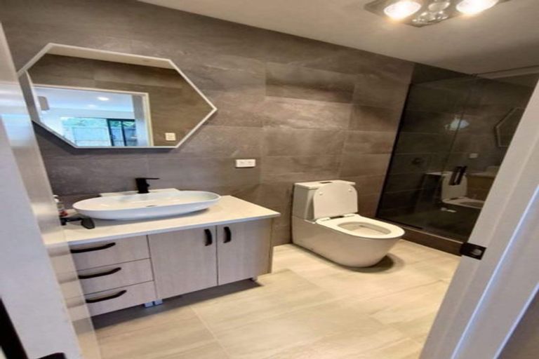 Photo of property in 16 Bond Street, Hokowhitu, Palmerston North, 4410