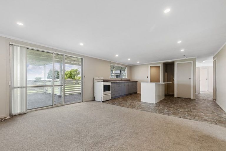 Photo of property in 1696 South Head Road, South Head, Helensville, 0874