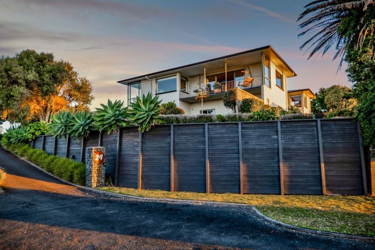 Photo of property in 24 Darwin Crescent, Spotswood, New Plymouth, 4310