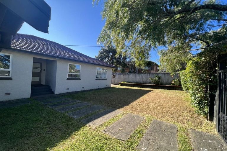 Photo of property in 1/9 Corrella Road, Belmont, Auckland, 0622