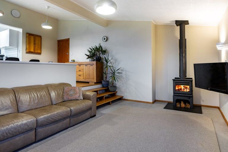 Photo of property in 2 Raroa Place, Pukerua Bay, 5026
