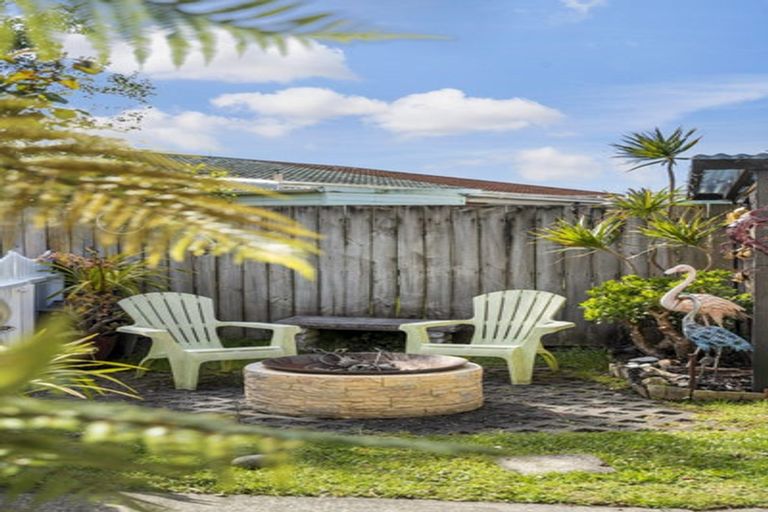 Photo of property in 2/38 Blacklock Avenue, Henderson, Auckland, 0612