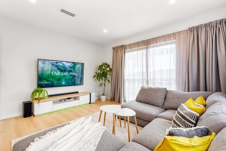 Photo of property in 1 Crompton Place, Orewa, 0931