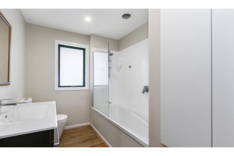 Photo of property in 204 Miromiro Road, Normandale, Lower Hutt, 5010