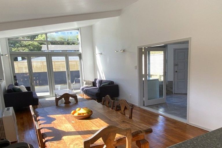 Photo of property in 76 Dowse Drive, Maungaraki, Lower Hutt, 5010
