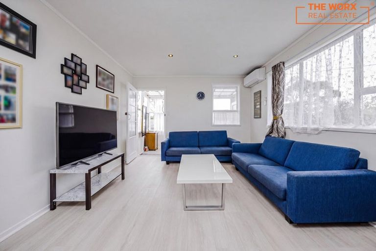 Photo of property in 2/17 Roberts Road, Te Atatu South, Auckland, 0610