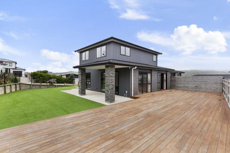 Photo of property in 2 Opaoa Way, Aotea, Porirua, 5024