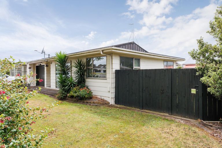 Photo of property in 1b John F Kennedy Drive, Milson, Palmerston North, 4414