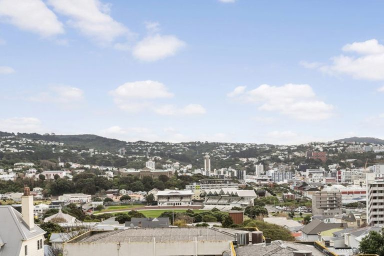 Photo of property in Landscape Apartments, 123-125 Austin Street, Mount Victoria, Wellington, 6011