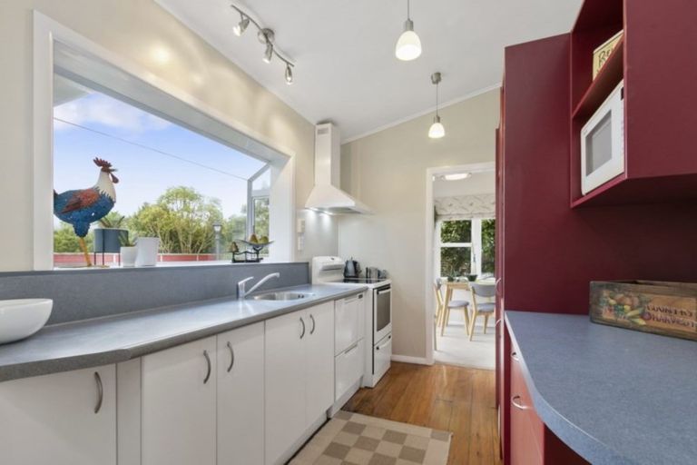 Photo of property in 54 Poto Road, Normandale, Lower Hutt, 5010