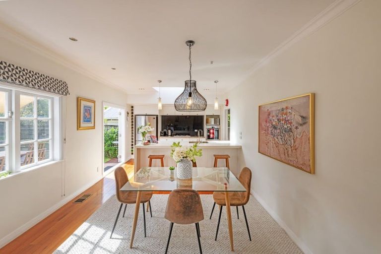 Photo of property in 96 Ranui Crescent, Khandallah, Wellington, 6035