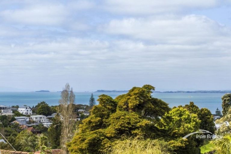 Photo of property in 4/431 East Coast Road, Mairangi Bay, Auckland, 0630