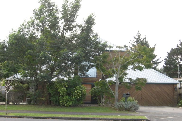 Photo of property in 129 Carnoustie Drive, Wattle Downs, Auckland, 2103