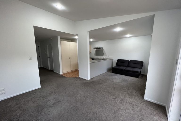 Photo of property in 11/30 John Jennings Drive, Oteha, Auckland, 0632