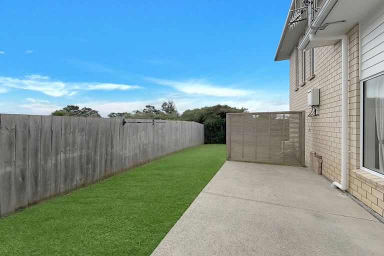 Photo of property in 1 Iwinuku Crescent, Wattle Downs, Auckland, 2103