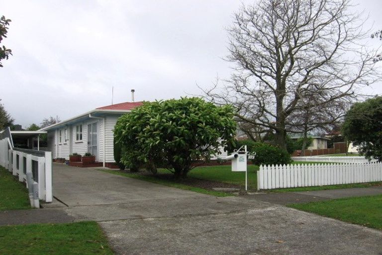 Photo of property in 19 Rhodes Drive, Kelvin Grove, Palmerston North, 4414