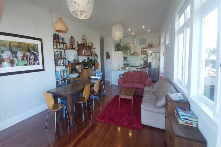 Photo of property in 9 Birkley Road, Bayswater, Auckland, 0622