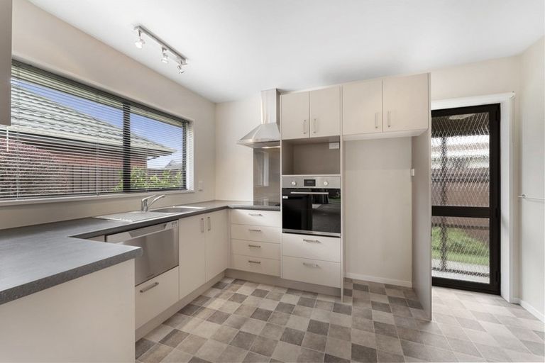 Photo of property in 10 Elvira Court, Bishopdale, Christchurch, 8053