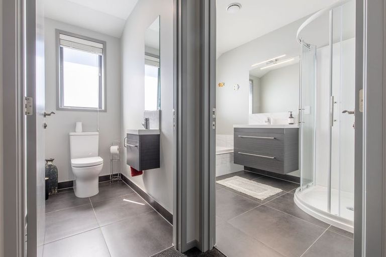 Photo of property in 8 Komahimahi Way, Motuoapa, 3382