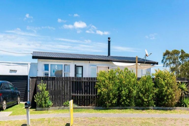 Photo of property in 126 Pukehina Parade, Pukehina, Te Puke, 3189