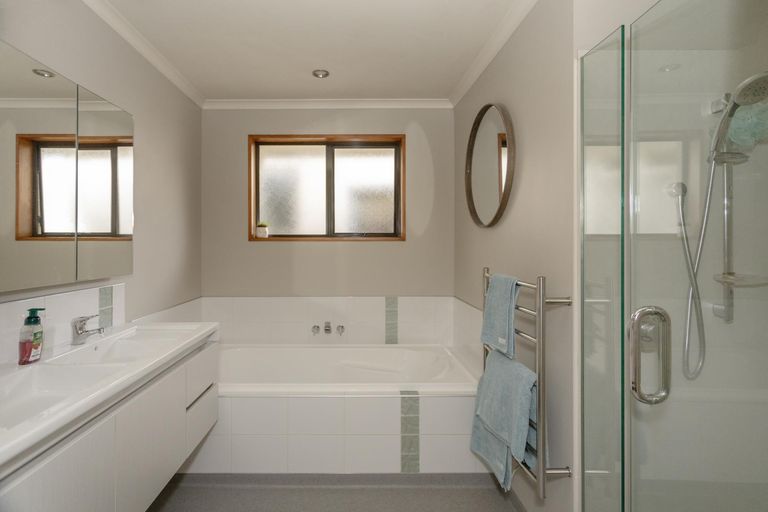 Photo of property in 94-98 Weston Road, Weston, Oamaru, 9401