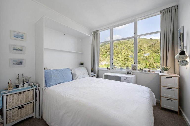 Photo of property in Rona House, 33 Rimu Street, Eastbourne, Lower Hutt, 5013